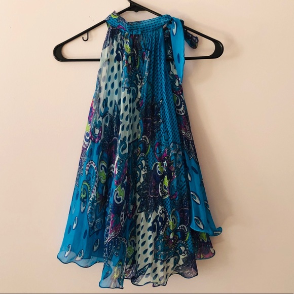 Beautiful blouse - Picture 2 of 3